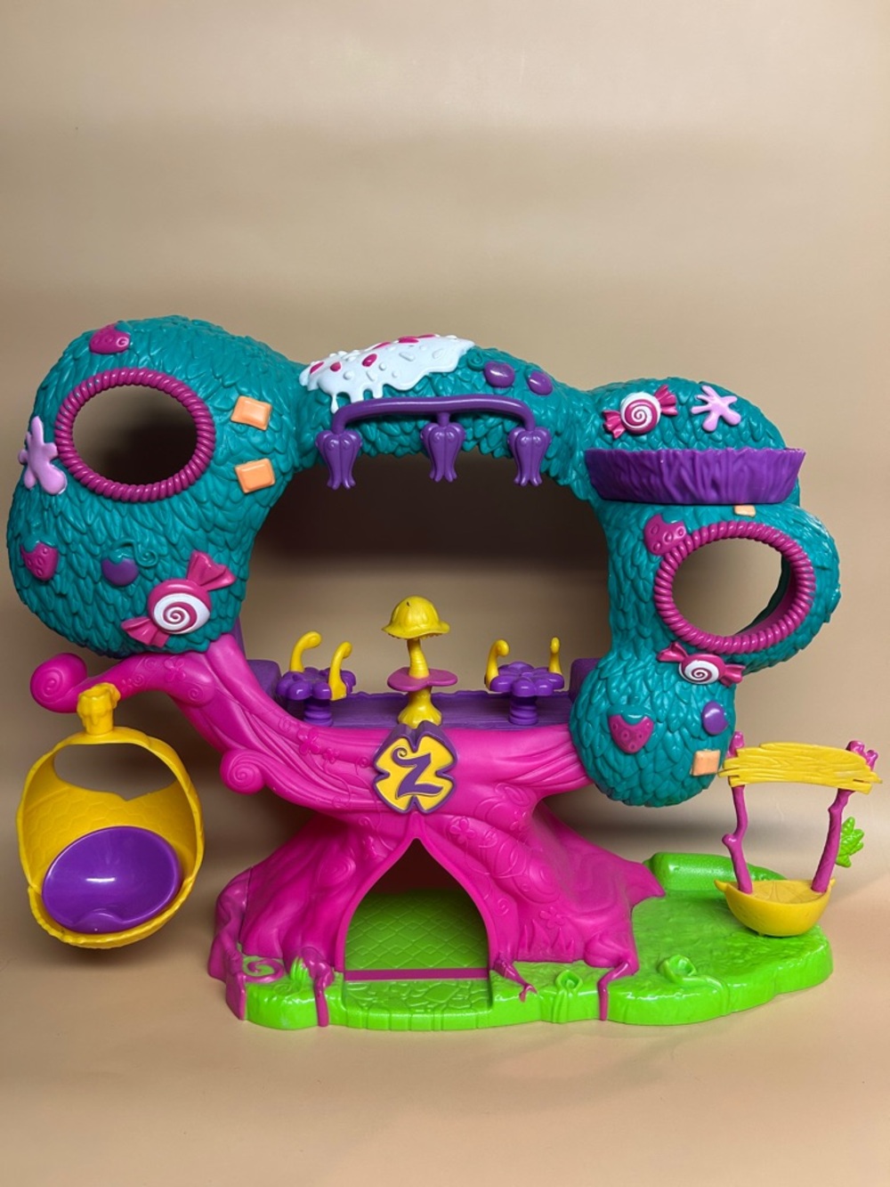 The Zelfs Zelf Bee Sweet Tree house